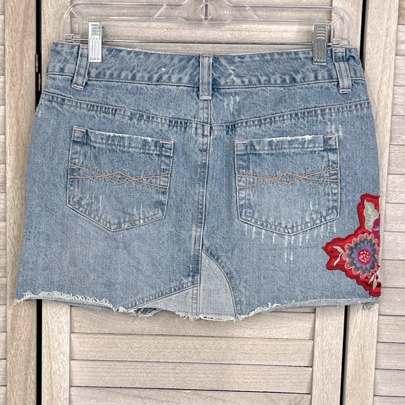 SO Y2K Denim Mini Skirt with Floral Applique 100% Cotton-7 - Picture 2 of 2